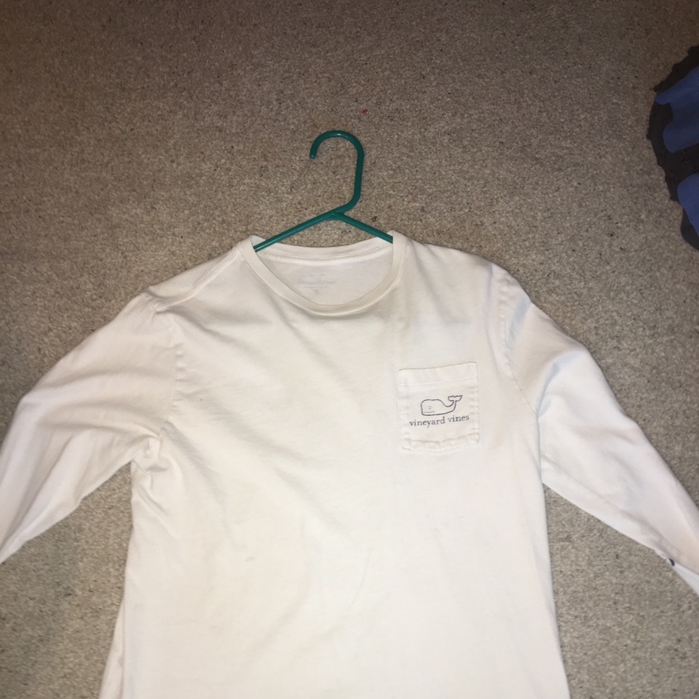 white long sleeve vineyard vines t shirt